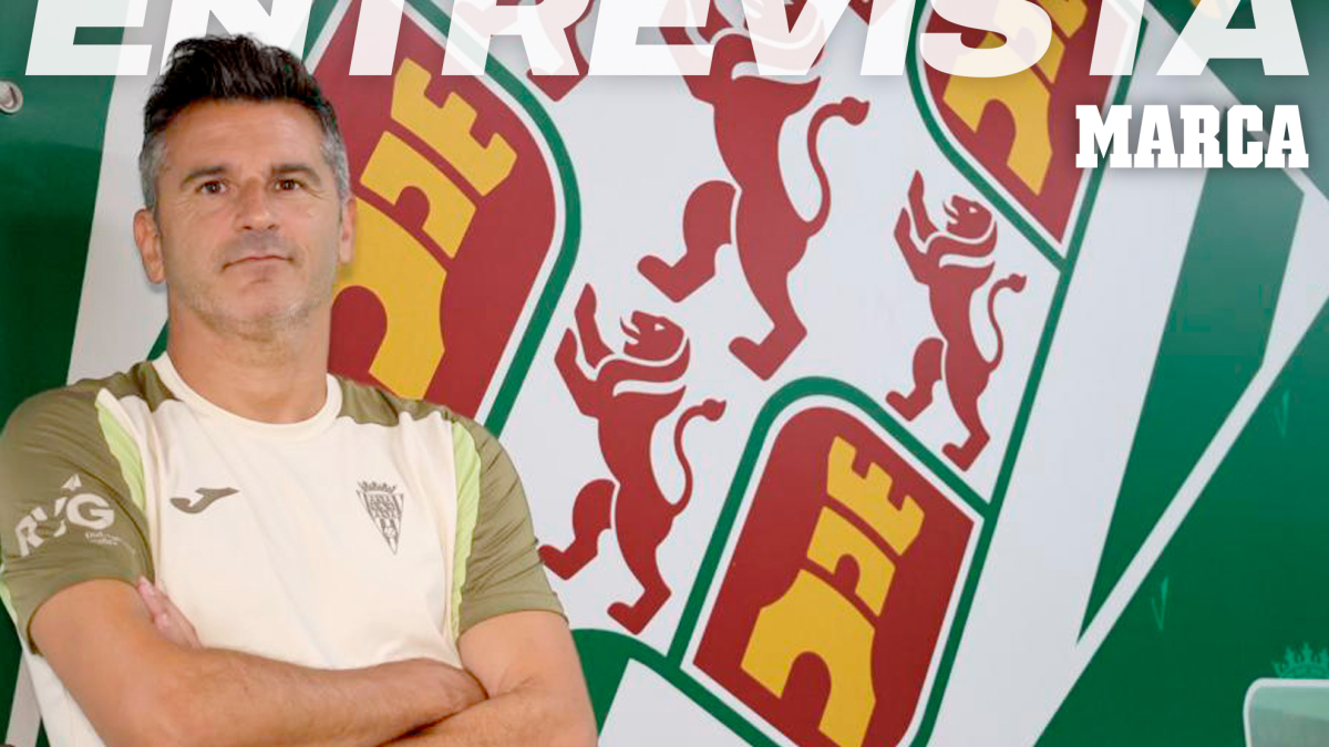 Un allenatore di calcio parla del suo quarto anno in una squadra di Segunda División e dei nuovi sfide