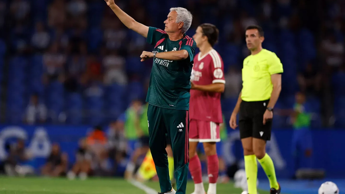 Mourinho: 'Nos obligaron a jugar serio, ellos querían su copa'