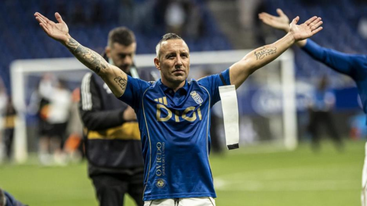 Homenaje a Cazorla: saque de honor ante el Granada y reconocimiento del Tartiere