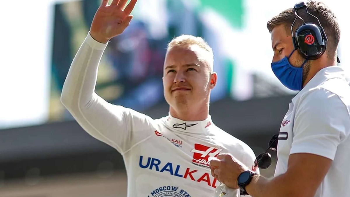 La FIA permite volver a competir a los pilotos de Rusia con su bandera