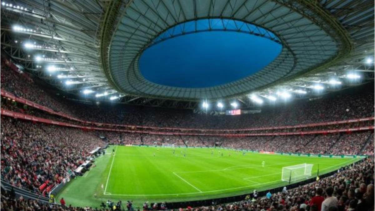 Tifosi che acquistano abbonamenti per la stagione 2026-2027, con numeri record in tutta la Liga