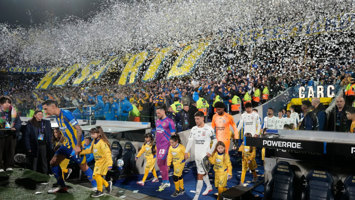 Rosario Central denuncia provocación de hinchas de Corinthians con camiseta de España