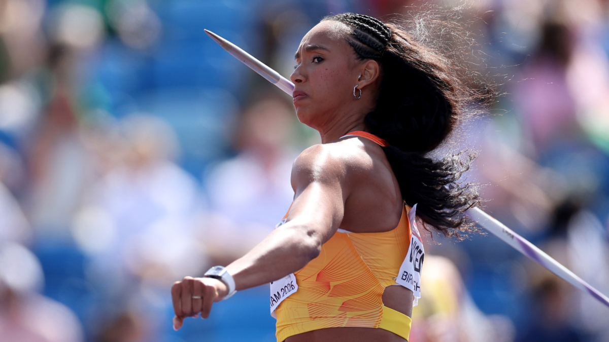 Maria Vicente lancia la jabalina durante il Europeo di Atletismo, battendo il suo record nazionale di heptatlón