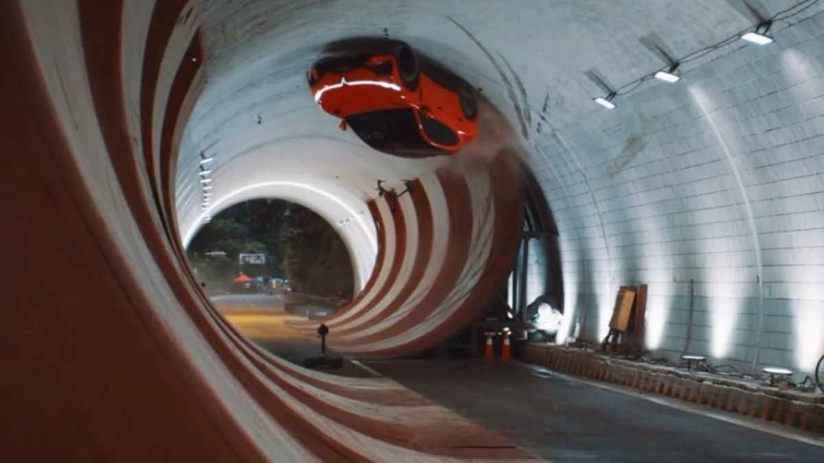 Un SUV cinese esegue un'azione spettacolare in un tunnel per imitare un famoso spot di Michael Schumacher