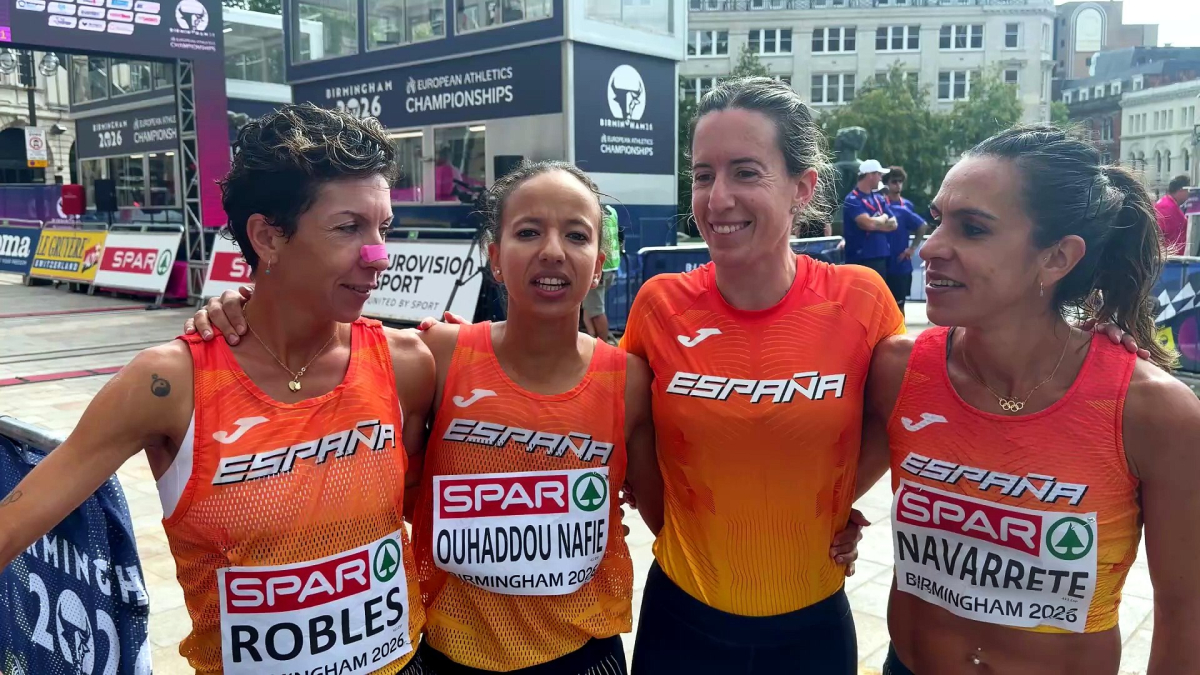 Squadra femminile spagnola in maratone, atleti in corsa, medaglia di bronzo, evento sportivo