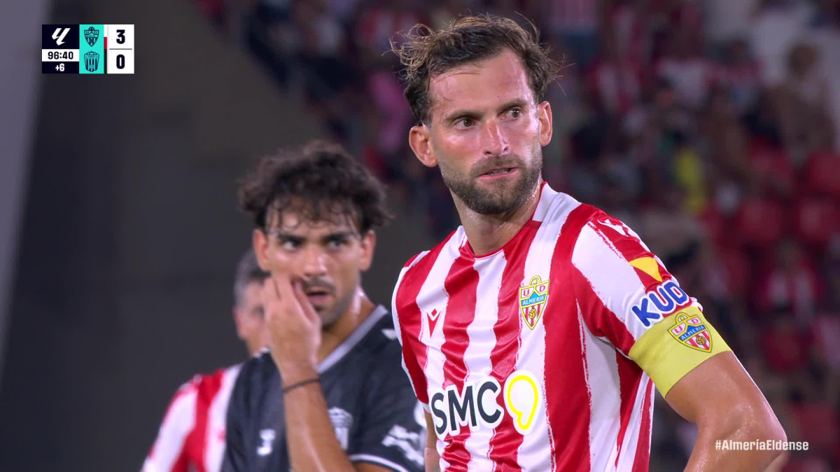 Almeria domina l'Eldense nella prima giornata con una vittoria di 3-0