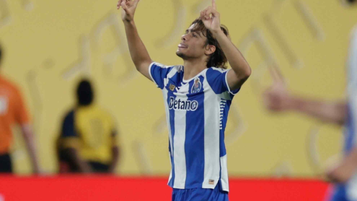 Rodrigo Mora ya está en Italia para firmar por la Roma