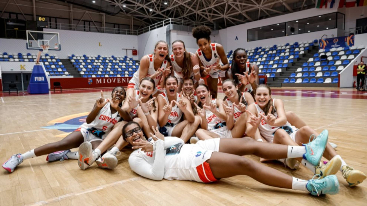 Las niñas de España avanzan hacia el oro con paliza… ¡y un parcial de 69-4!