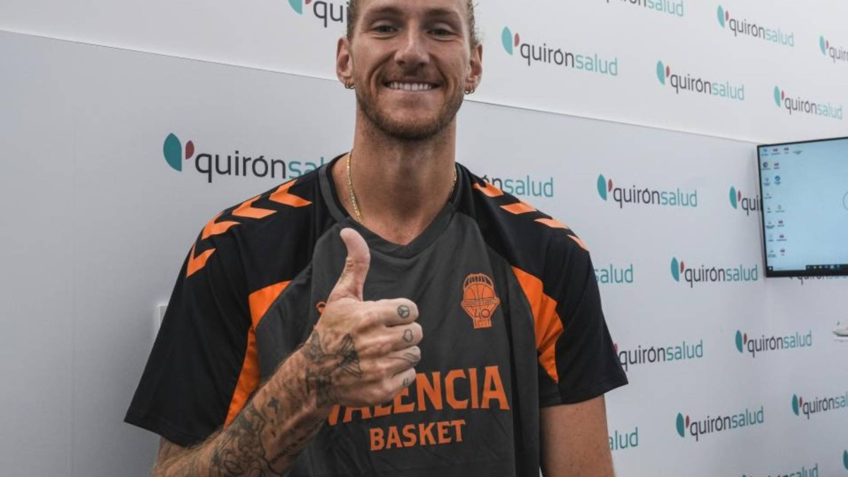 Dylan Osetkowski, giocatore statunitense, si unisce al Valencia Basket con un contratto a due anni e clausole di protezione