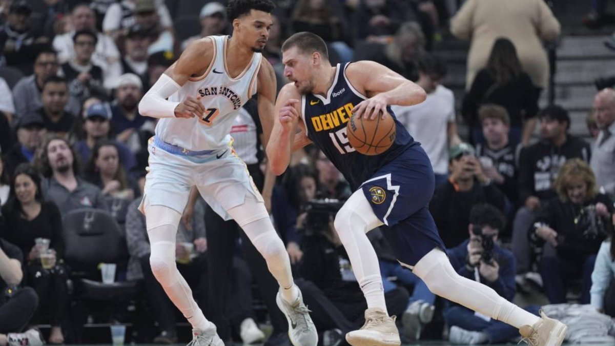 Due giocatori di basket di alto livello si sfidano in due amichevoli con Serbia e Francia