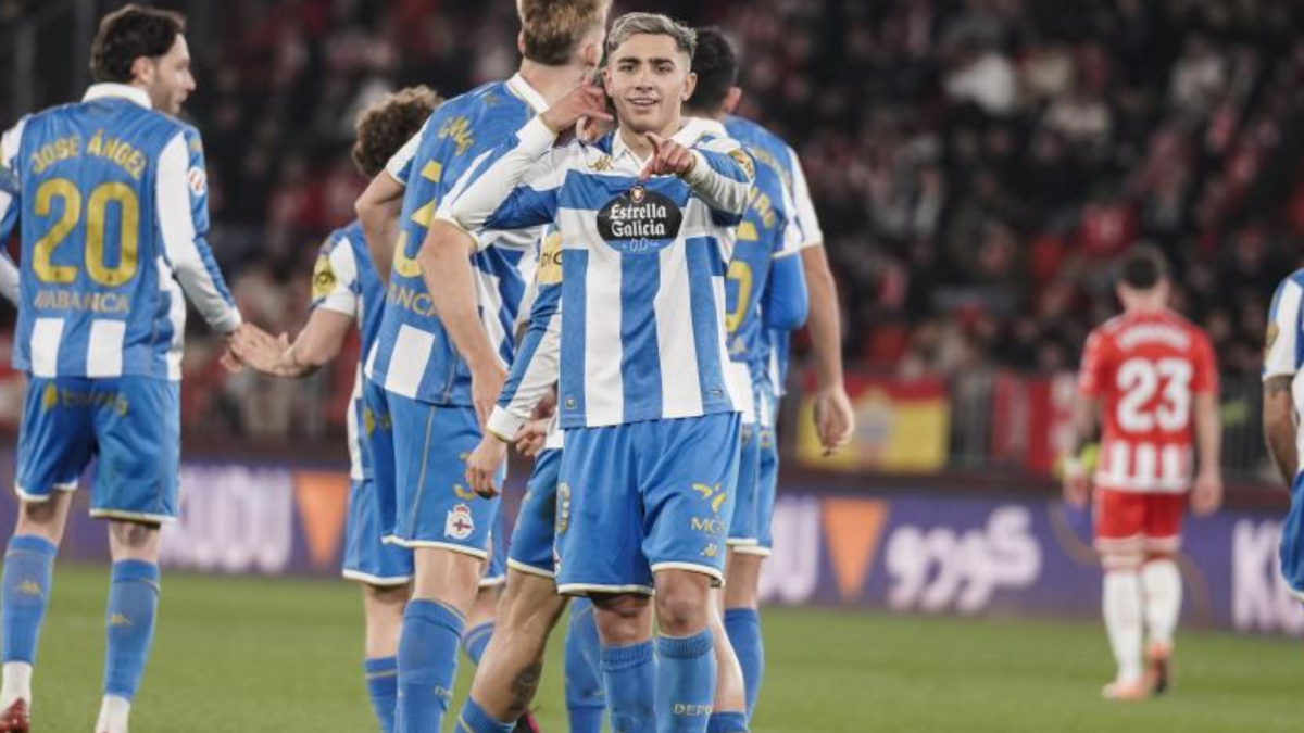 Un giocatore del Deportivo di A Coruña visita le installazioni del Hull City per un possibile trasferimento