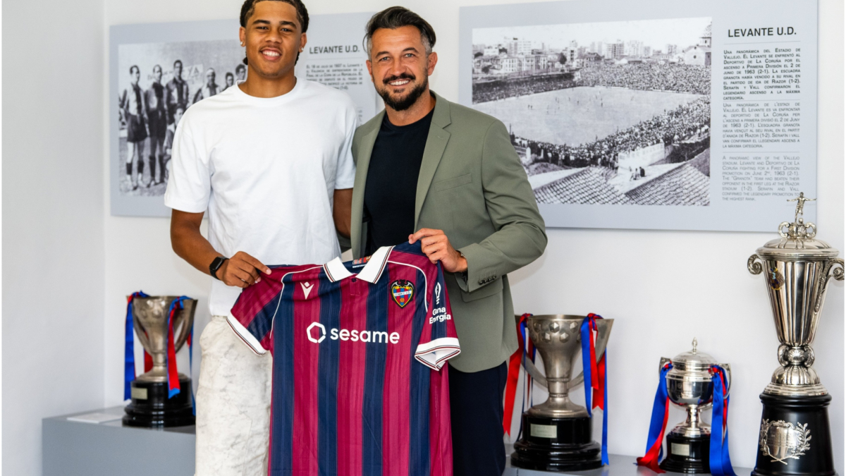 El Levante ficha a Ndukwe