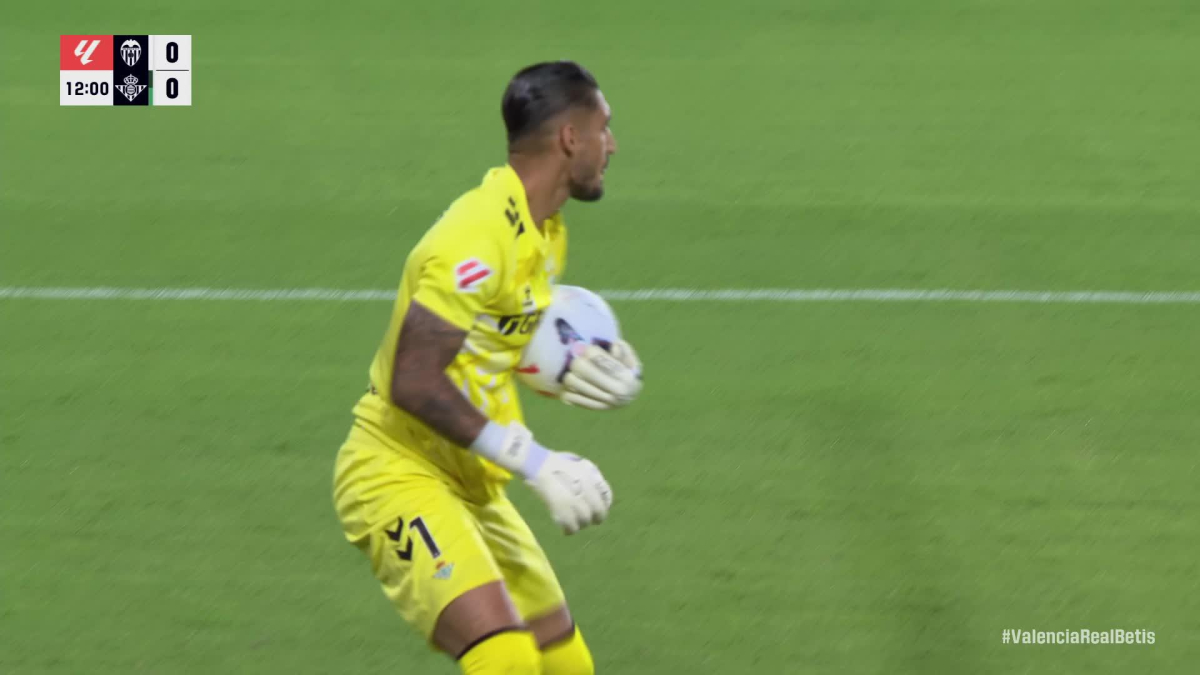 Giocatori del Betis festeggiano il gol in finale contro il Valencia