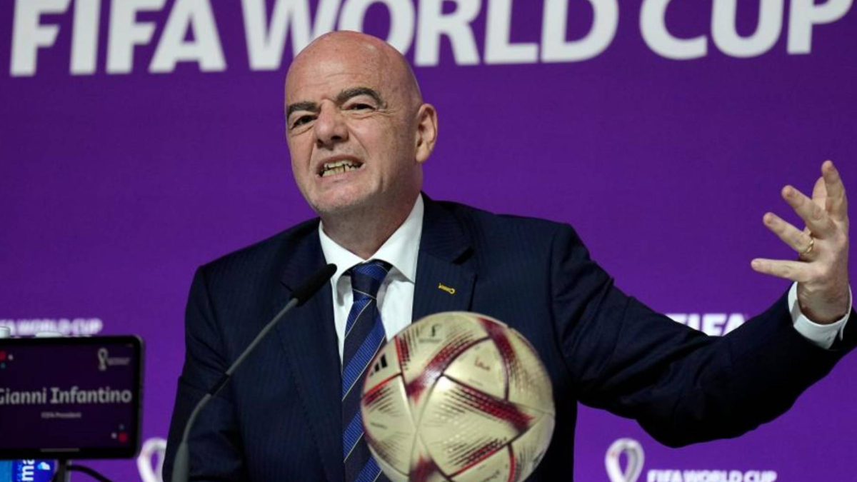 La UEFA confirma que no habrá boicot pero ‘invita’ a Infantino a no seguir en la FIFA