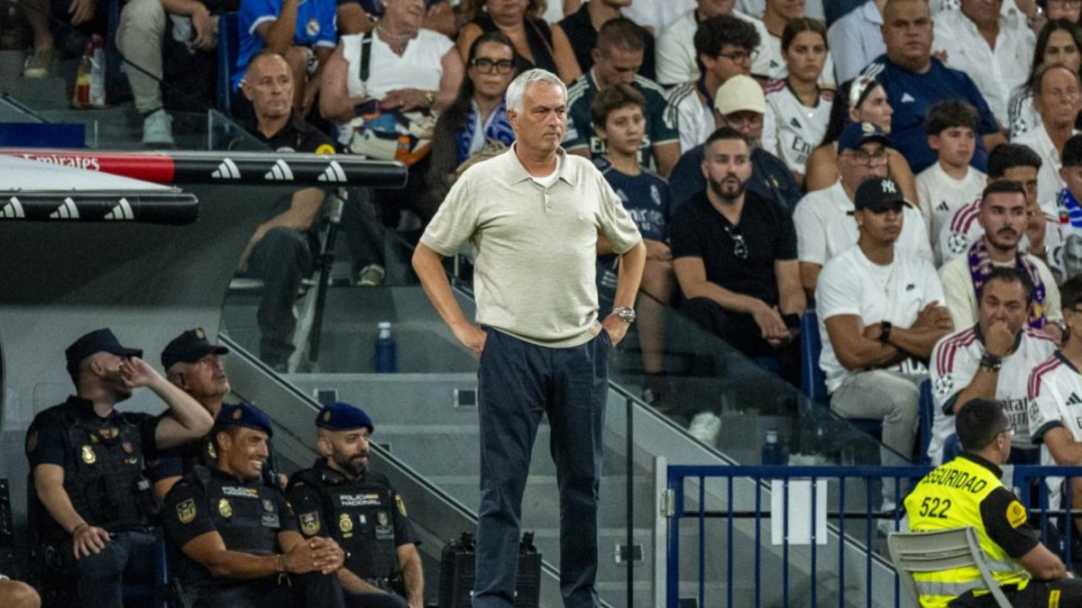 Mourinho torna al Bernabéu dopo 13 anni con applausi e ovazioni