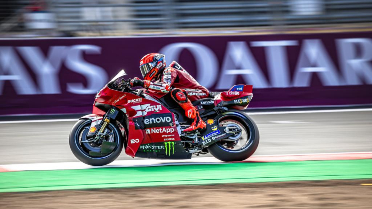 Marc Márquez confirma su favoritismo en el inicio en Motorland