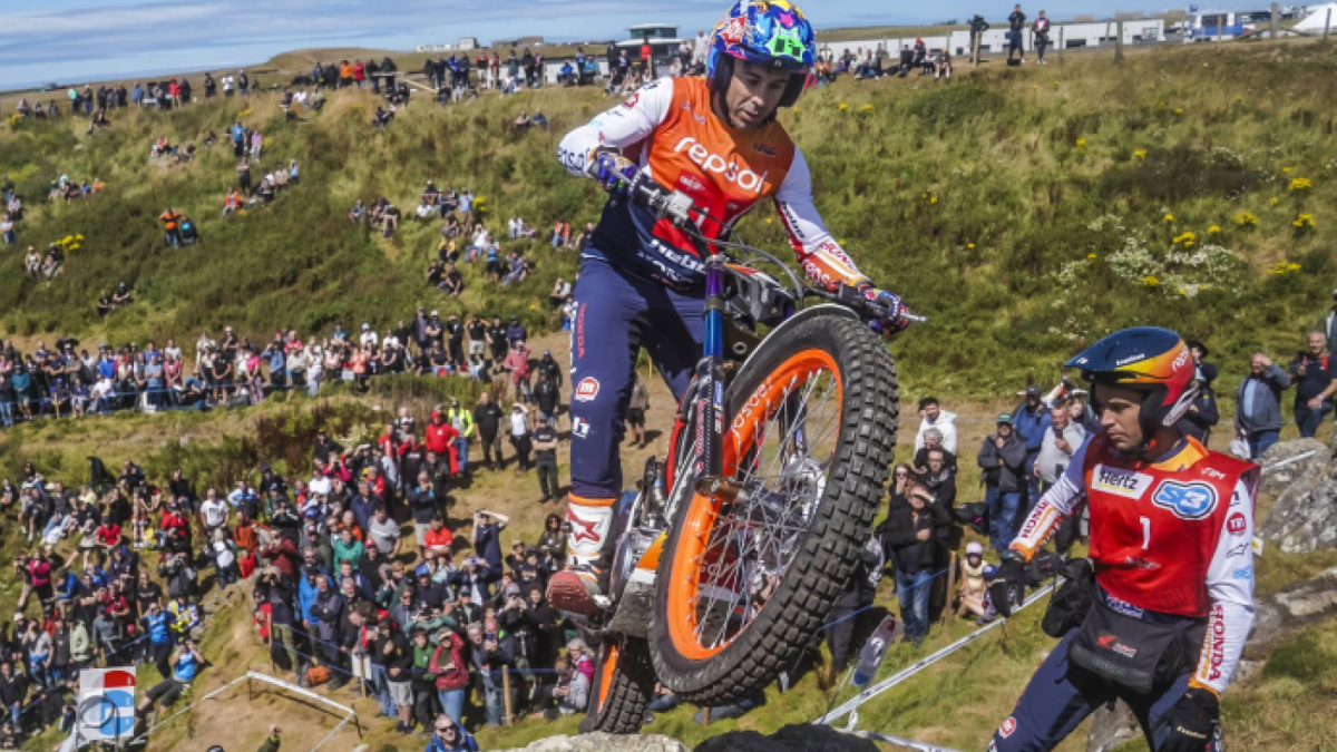Toni Bou in pista al TrialGP 2026 a Cahors, in Francia, in cerca del 40º titolo