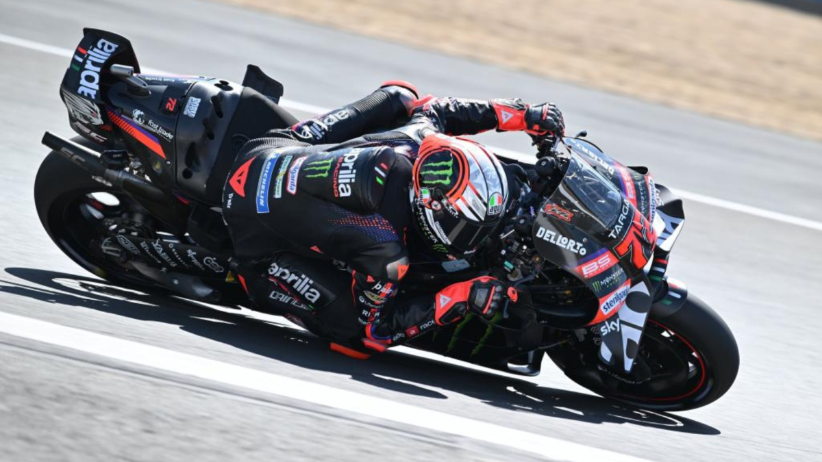 Bezzecchi sorprende batiendo el récord... y a los Márquez