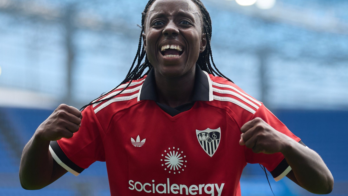 Kanteh se sienta en la misma mesa que Pardo, Athenea, Méndez y Keefe