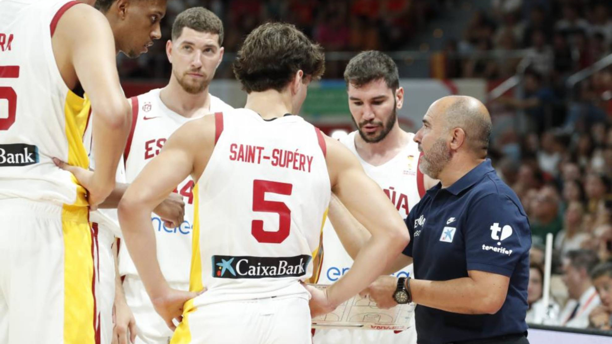 Squadra spagnola di basket in fase di adattamento, con nuovi giocatori e pochi test