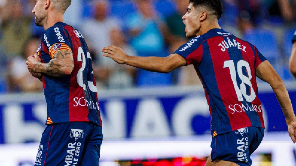 Un polémico penalti permite al Huesca debutar con triunfo