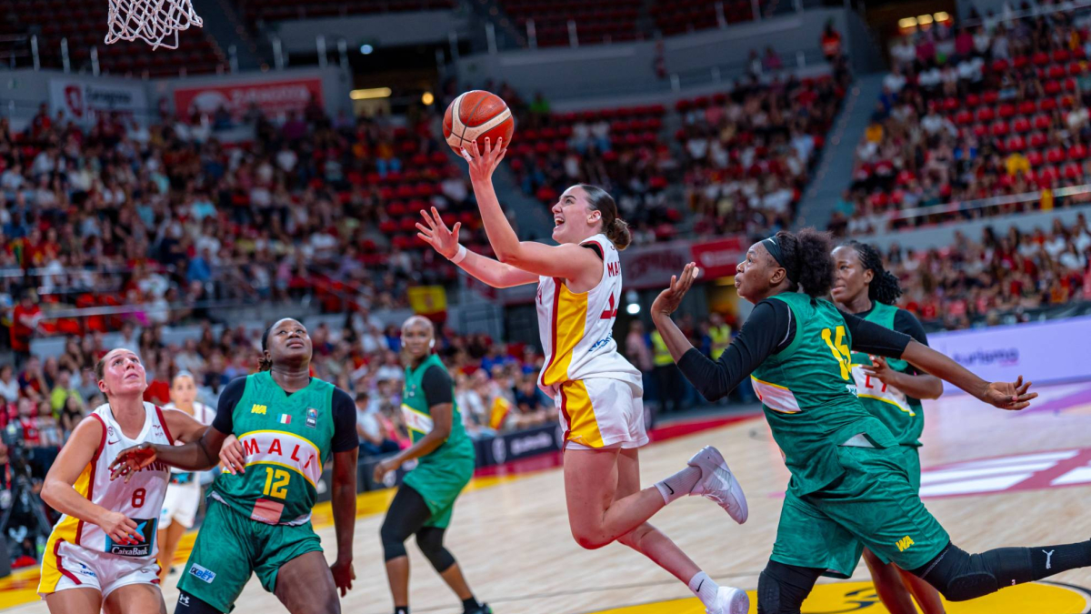 España sigue arrollando en su camino hacia el Mundial