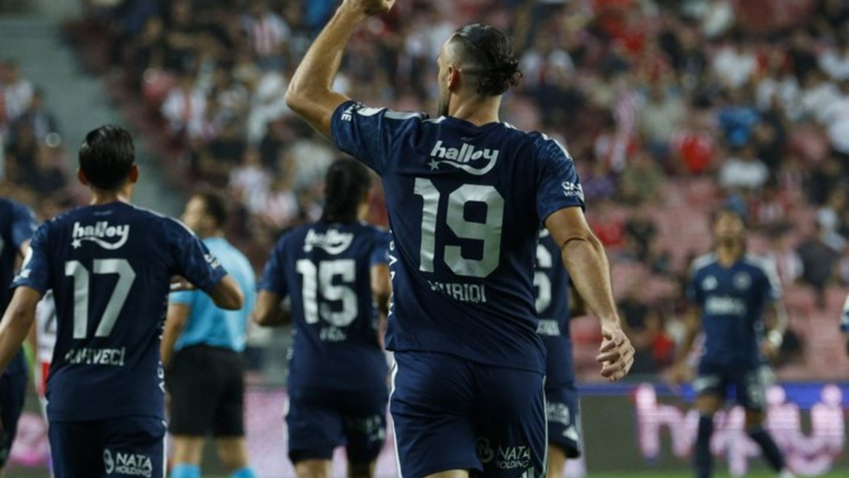 A Muriqi se le empiezan a caer los goles en Fenerbahçe