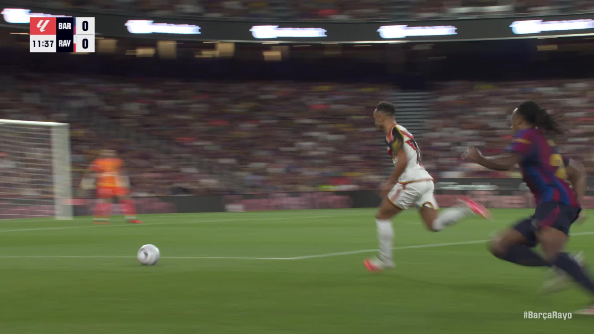 Un giovane attaccante egiziano debutta con il Barça in un match contro il Rayo Vallecano, con un'ottima prestazione in campo, immagine di approfondimento
