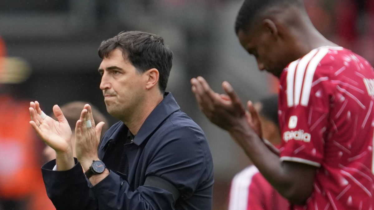 «Me parece que están dejando a Iraola en una situación muy precaria»