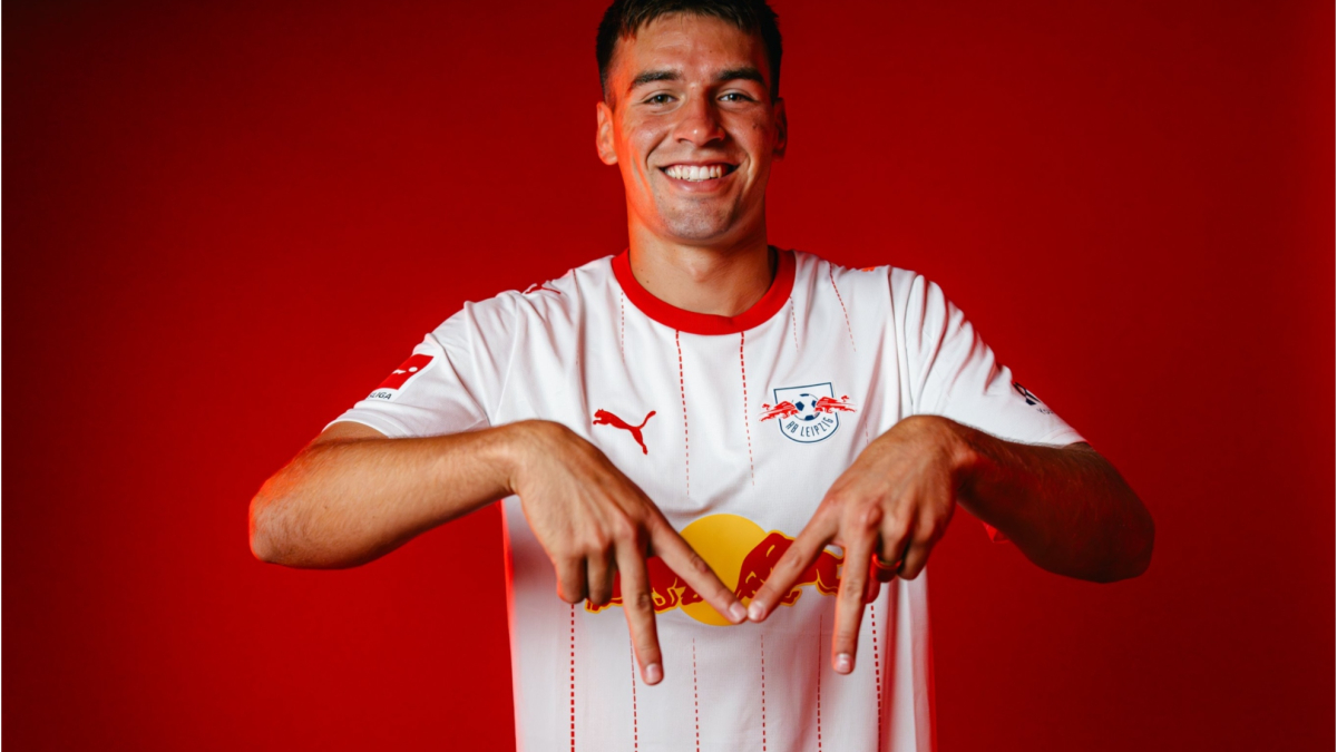 Marc Guiu deja el Chelsea y ficha por el Leipzig