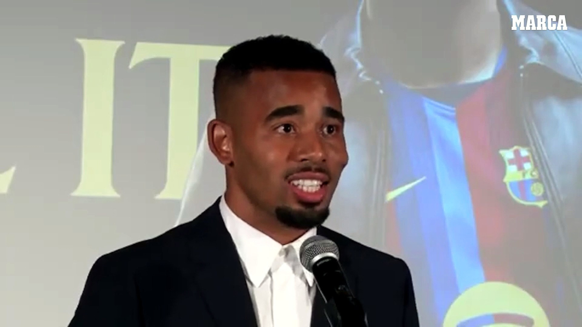 Gabriel Jesus si presenta al Barça durante la sua presentazione ufficiale, sorride e parla del suo arrivo