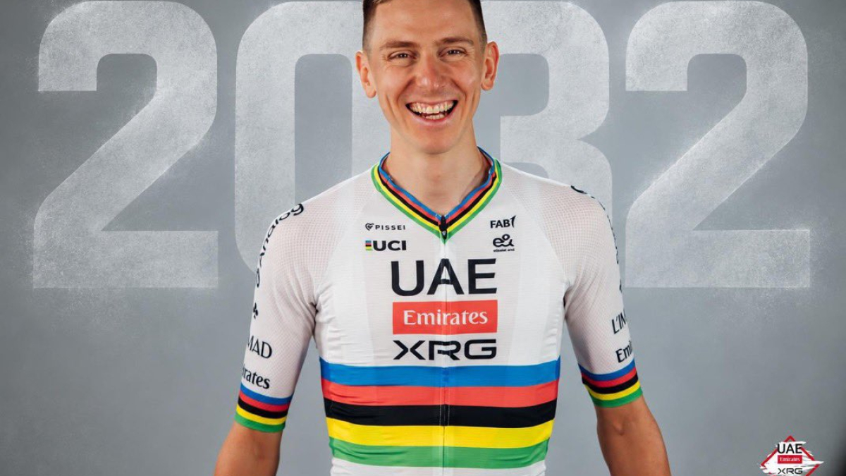 Tadej Pogacar firma contratto con UAE Team Emirates fino al 2032, si ferma per recupero dopo caduta in Vuelta