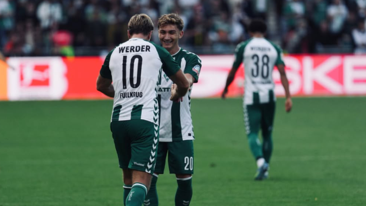 Chuki, giocatore spagnolo del Werder Bremen, celebra un gol e si distingue in Bundesliga