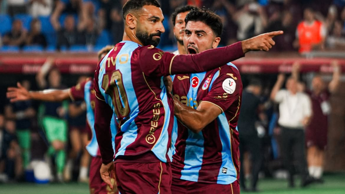 Salah enseña la 'manita' en Turquía