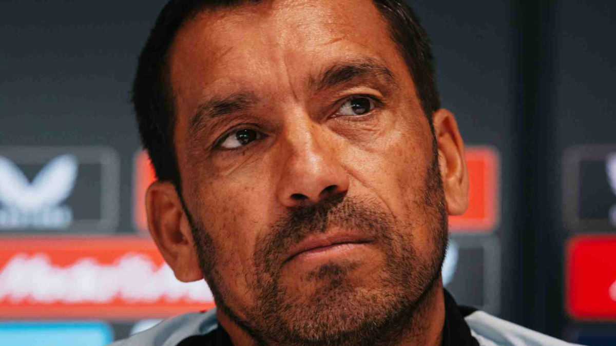 Van Bronckhorst: "El Barça es el mejor del mundo en este momento"