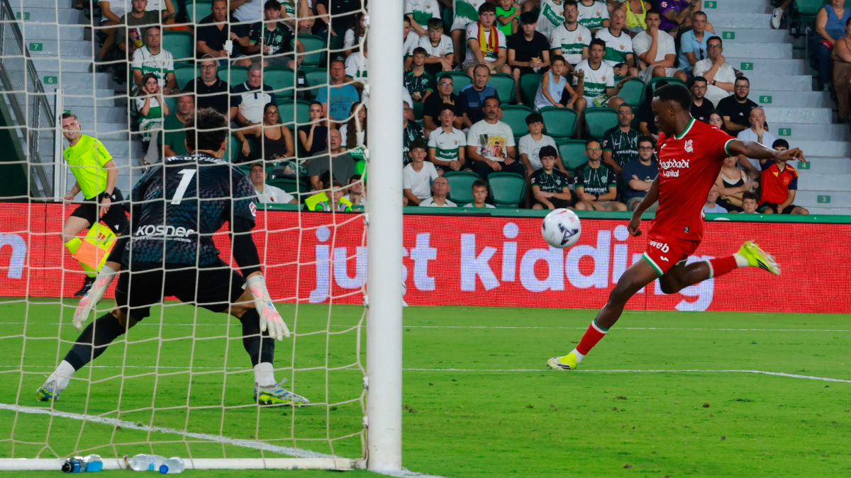 Gol de Job Ochieng (0-1) en el Elche 2-3 Real Sociedad