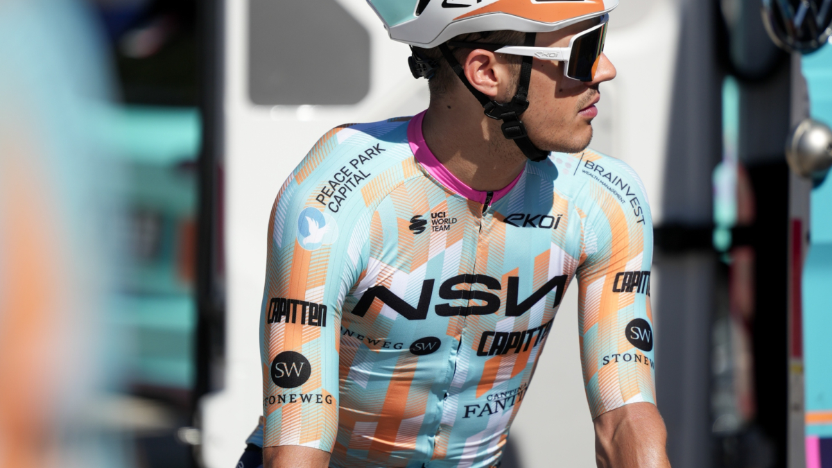 Iniesta lleva Capitten a LaVuelta con un maillot especial del NSN Cycling Team