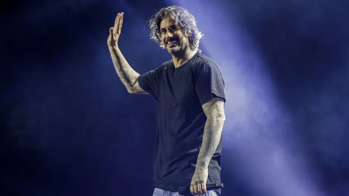 Operan de urgencia al hijo de Melendi con solo 15 años
