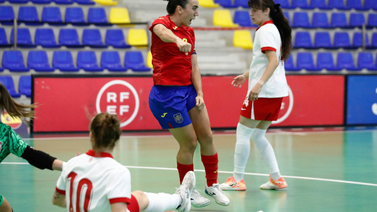 Vane Sotelo, pichichi de la Selección femenina, iguala los 99 de Javi Rodríguez con la masculina