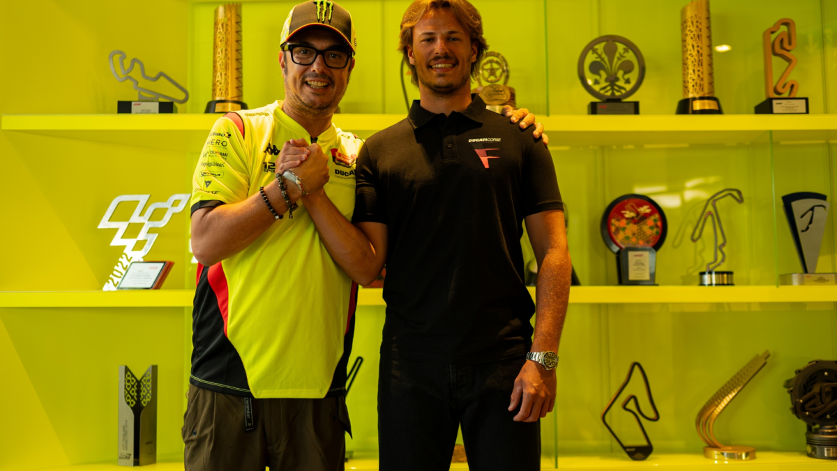 El líder de Superbike llega a MotoGP con el equipo de Rossi