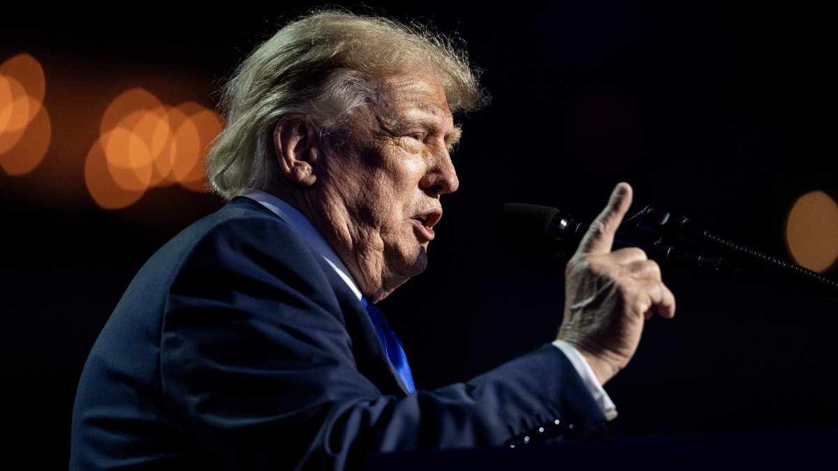 Trump annuncia un dividendo di 5.000 dollari per ogni cittadino statunitense se i repubblicani vincono le elezioni, ma mancano dettagli chiari