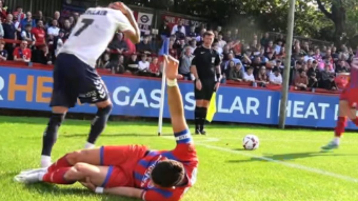 Milagro en el fútbol: vuelve a jugar 717 días después tras partirse la rodilla y arriesgarse a una amputación