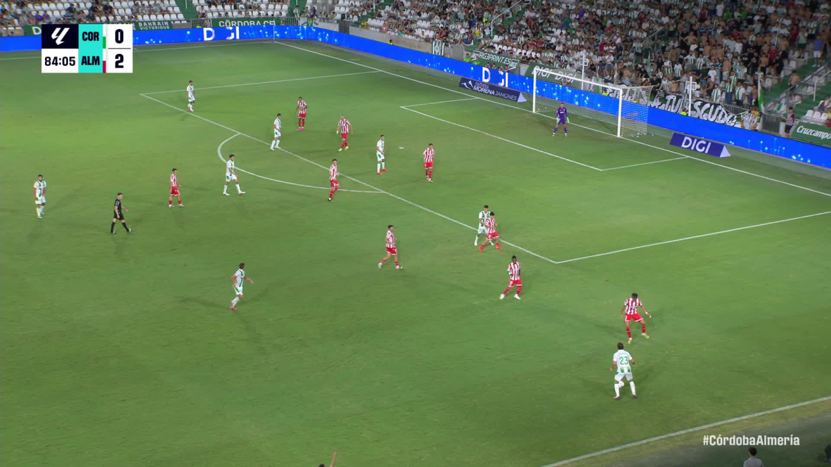 Dos chispazos del Almería desmontan a un limitado Córdoba