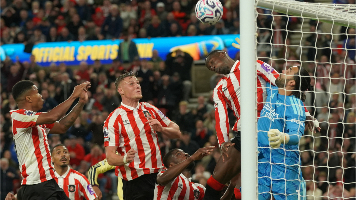 El Arsenal gana una batalla en Sunderland... con Raya como héroe