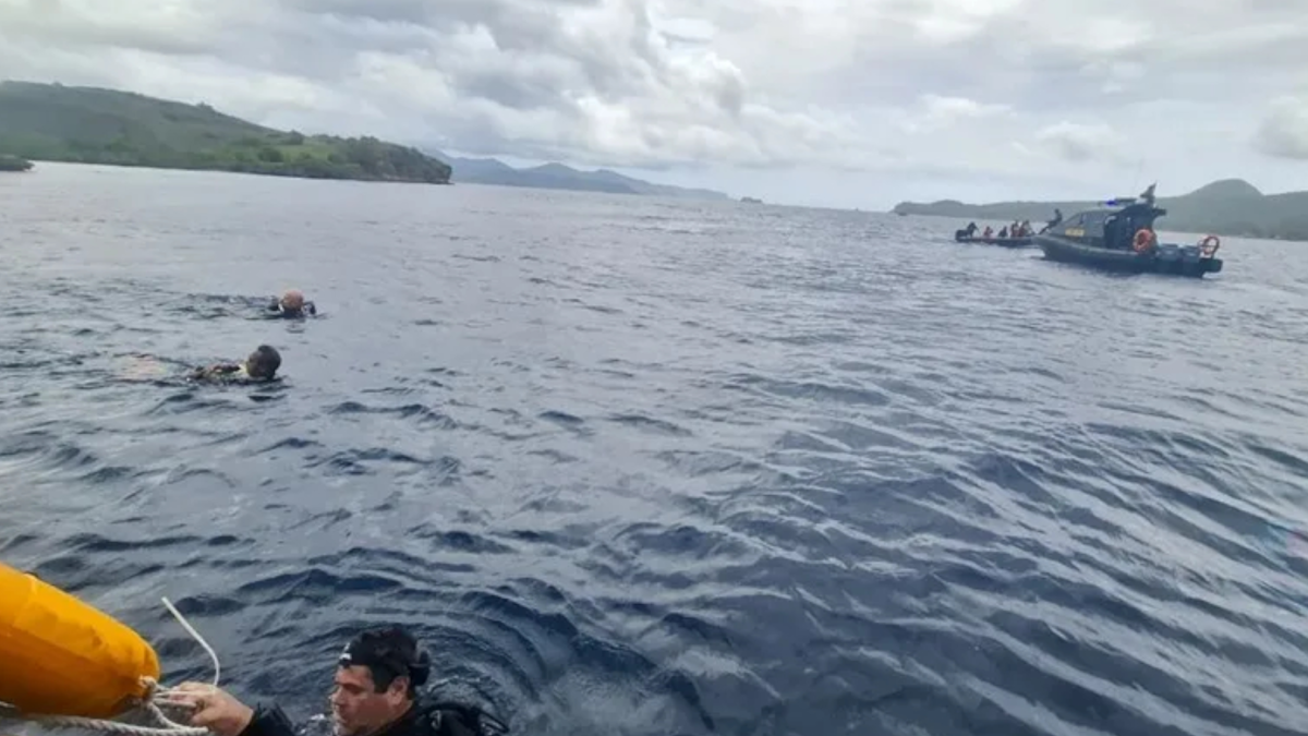 Un adolescente sobrevive dos días sobre un barco volcado en el mar de Bering