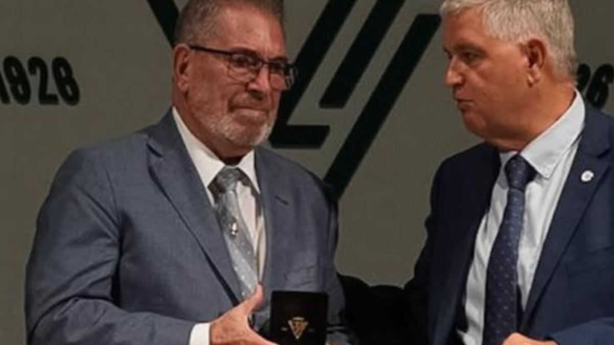 A Pacuco Rosales le hacen de 'Oro'