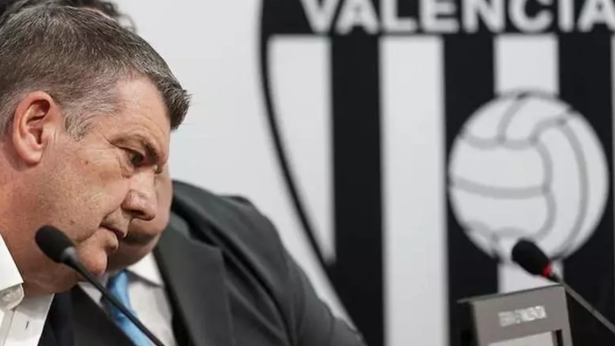 Ex CEO del Valencia Ron Gourlay destituito per la lentezza delle trattative e la mancanza di agilità nel mercato