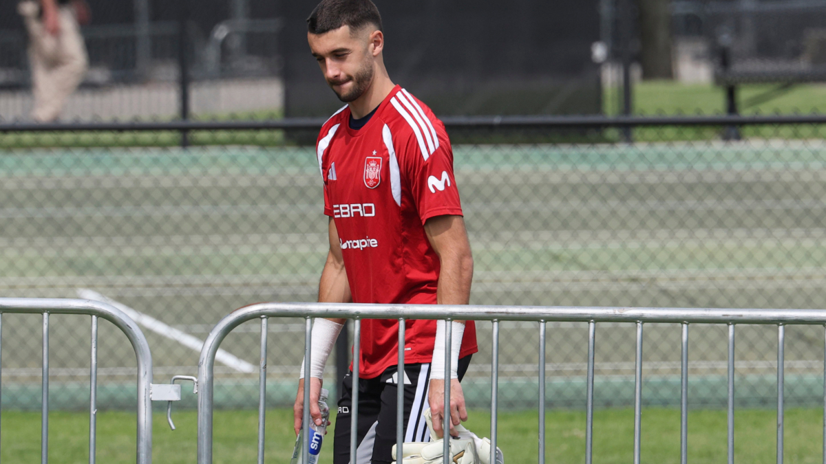 Pesimismo en la selección con Joan García y puerta abierta a Leo Román