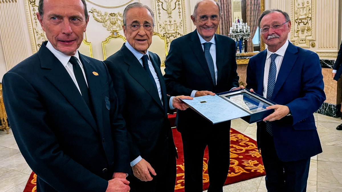 El baño de masas de Florentino: "Toda Ceuta estaba aquí"