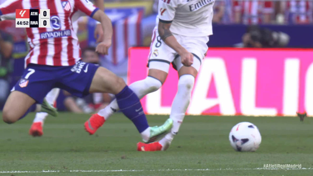  González Fuertes: "La entrada de Kang-In Lee a Valverde pudo ser sancionada con roja" 